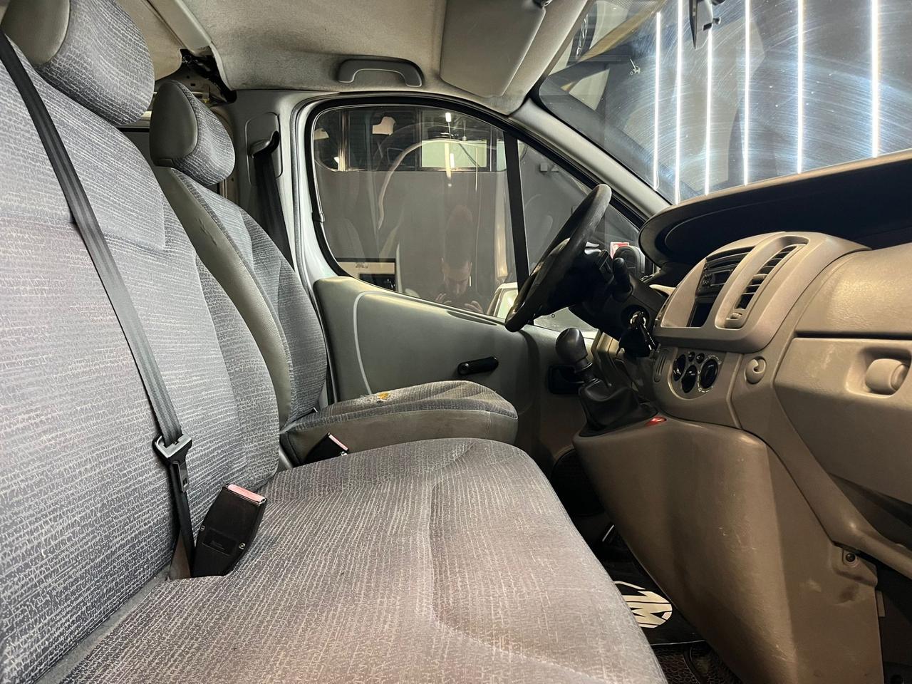 Renault Trafic T29 2.0 dCi/90 PL-TN Passenger Confort 9 POSTI