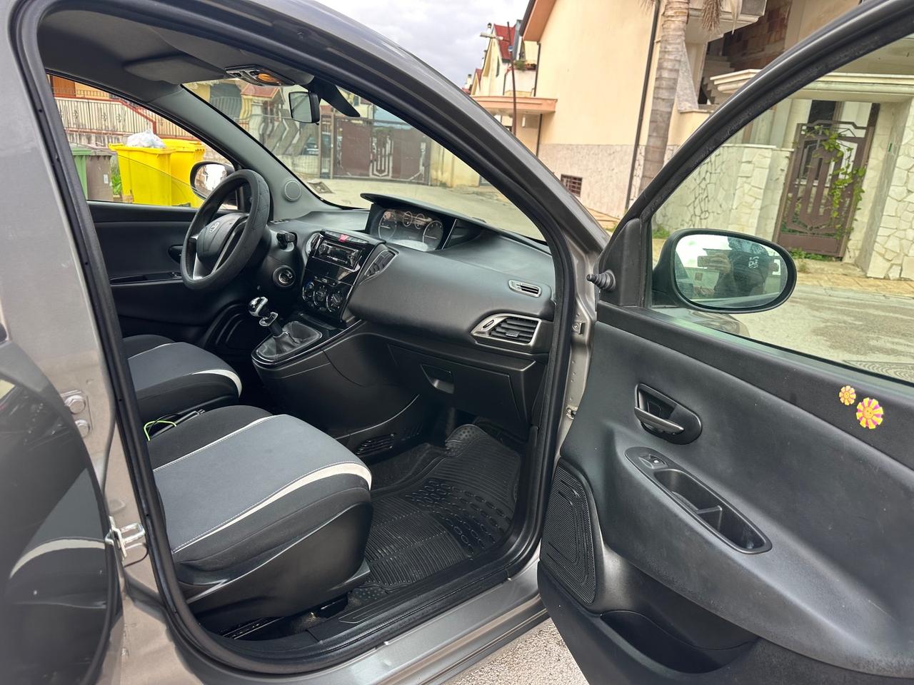 Lancia Ypsilon 1.2 69 CV 5 porte Gold