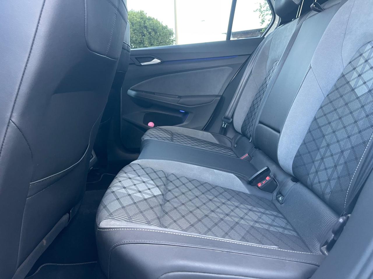Volkswagen Golf R-Line DSG 2.0 TDI 150cv
