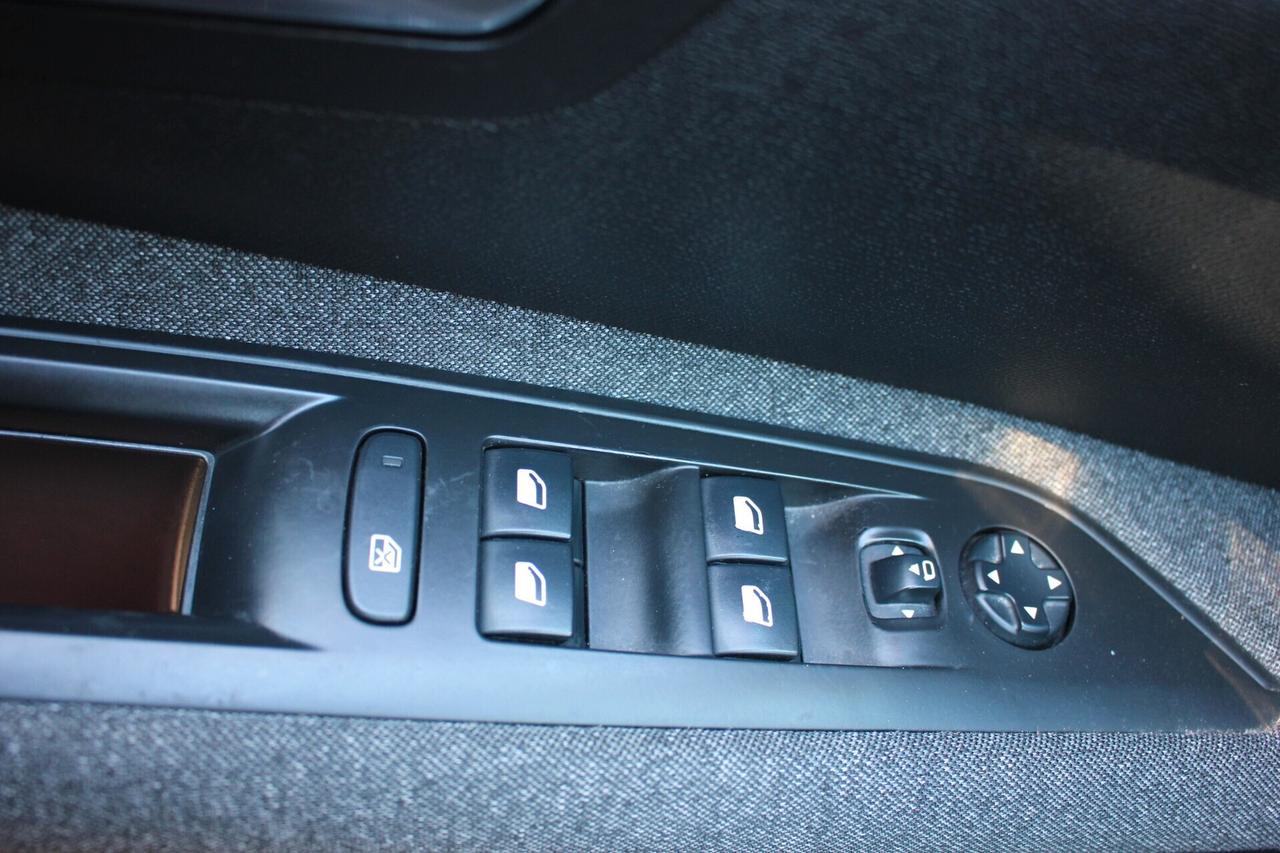 PEUGEOT 5008 TETTO 7 posti*PREZZO VERO*tagliandi-km certi-garanzia 12 m