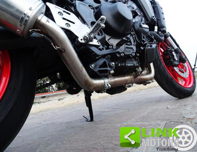 YAMAHA MT-09 -