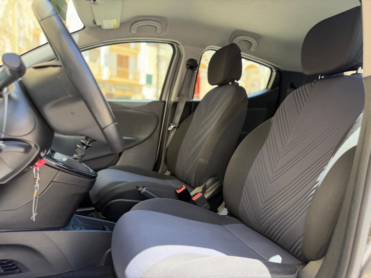 Lancia Ypsilon 1.0 FireFly 5 porte S&S Hybrid Ecochic Gold