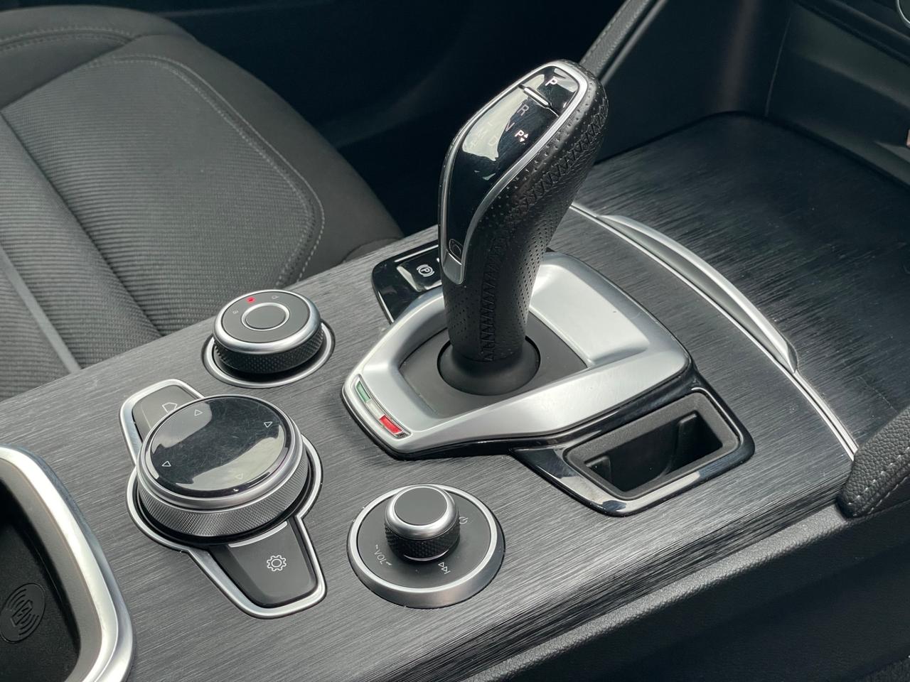 Alfa Romeo Stelvio 2.2 Turbodiesel 160 CV AT8 RWD Veloce