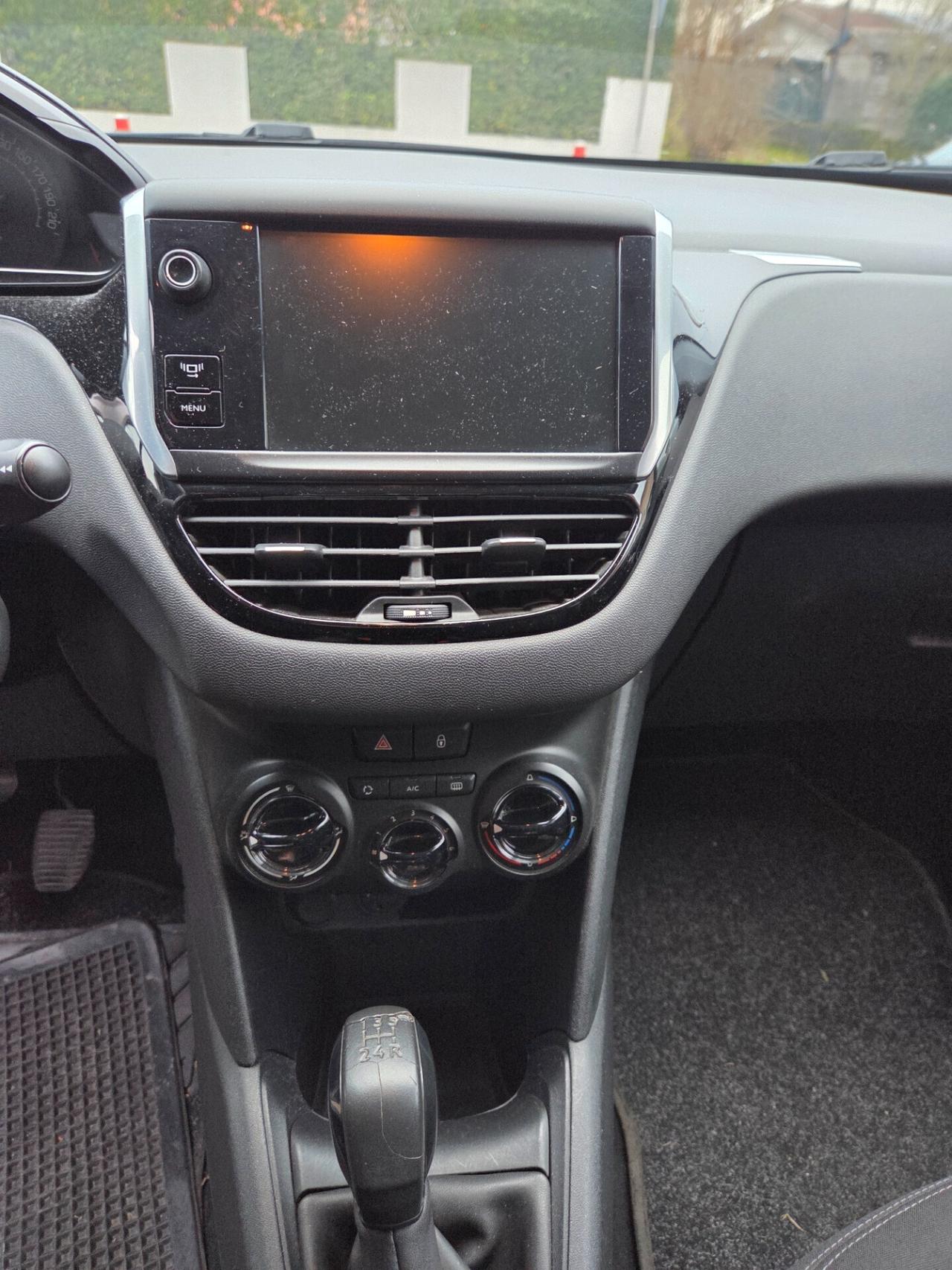 Peugeot 208 Neopatenatati - 2012