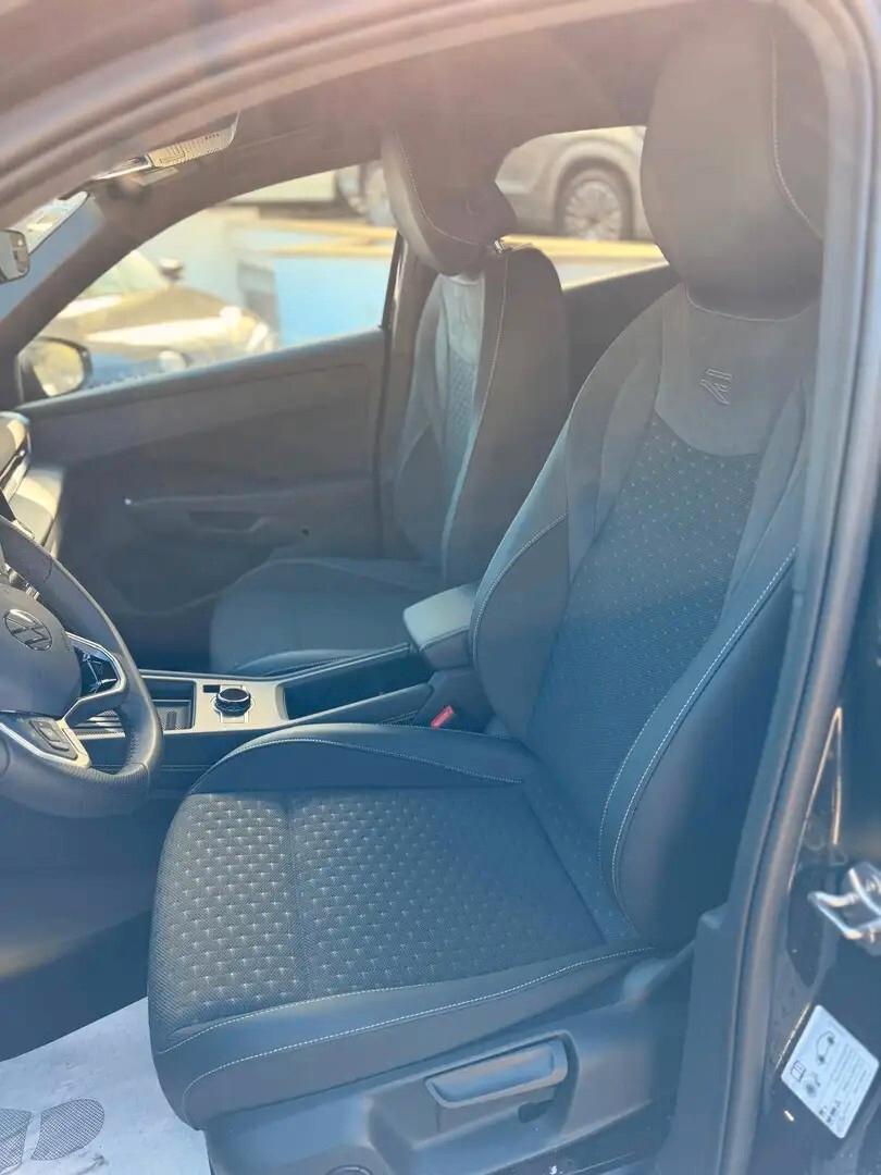 Volkswagen T-Roc 1.5 eTSI ACT 150 CV DSG R-Line