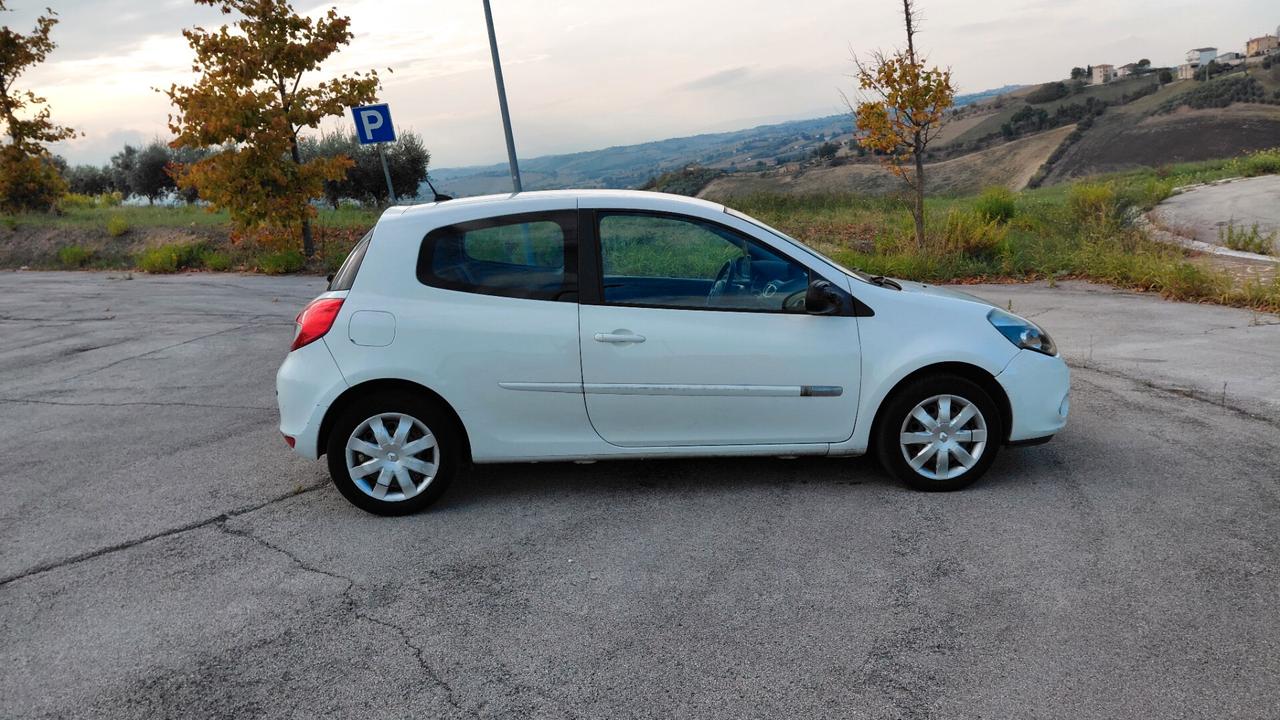 Renault Clio 1.2 16V 3 porte Dynamique