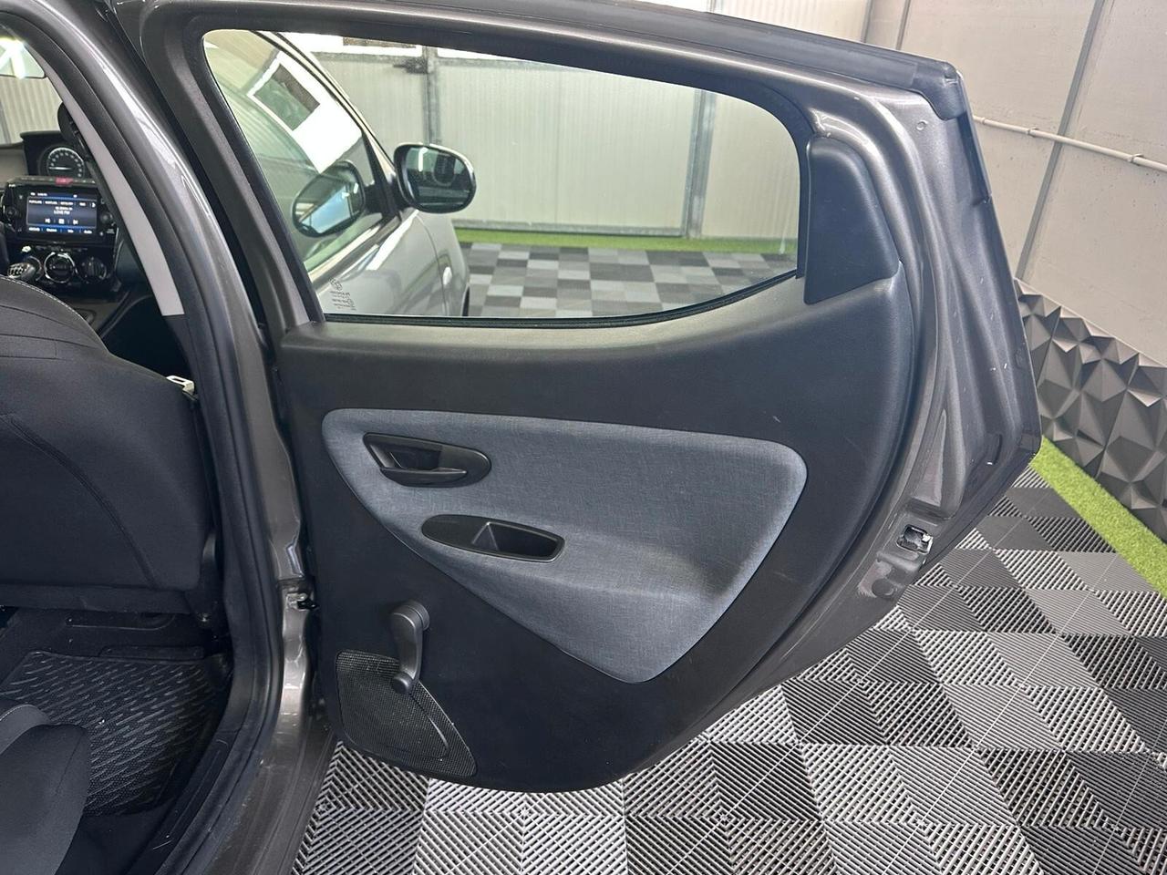 Lancia Ypsilon 1.0 FireFly 5 porte S&S Hybrid Alberta Ferretti