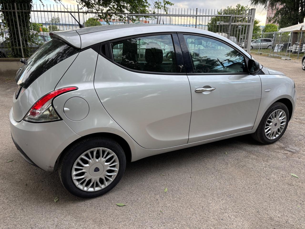 Lancia Ypsilon 1.3 MJT 16V 80 CV 5 porte S&S Platinum