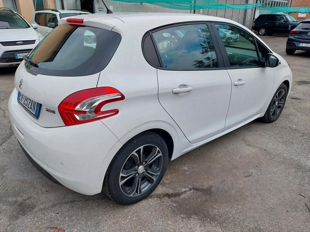 Peugeot 208 1.4 HDi 68 CV 5 porte Allure