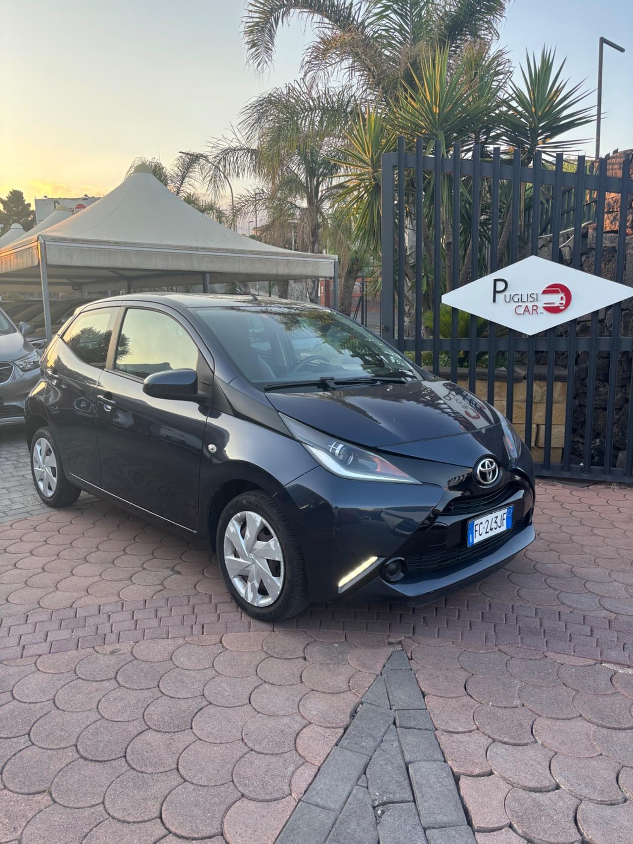 Toyota Aygo 1.0 VVT-i 69 CV 5 porte x-play automatica
