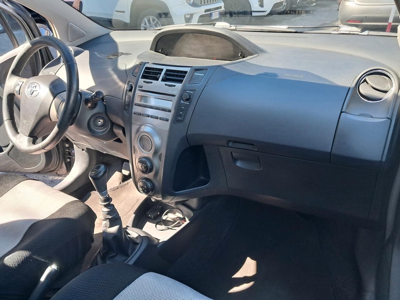 Toyota Yaris 1.3 100 cv 5p. Sol
