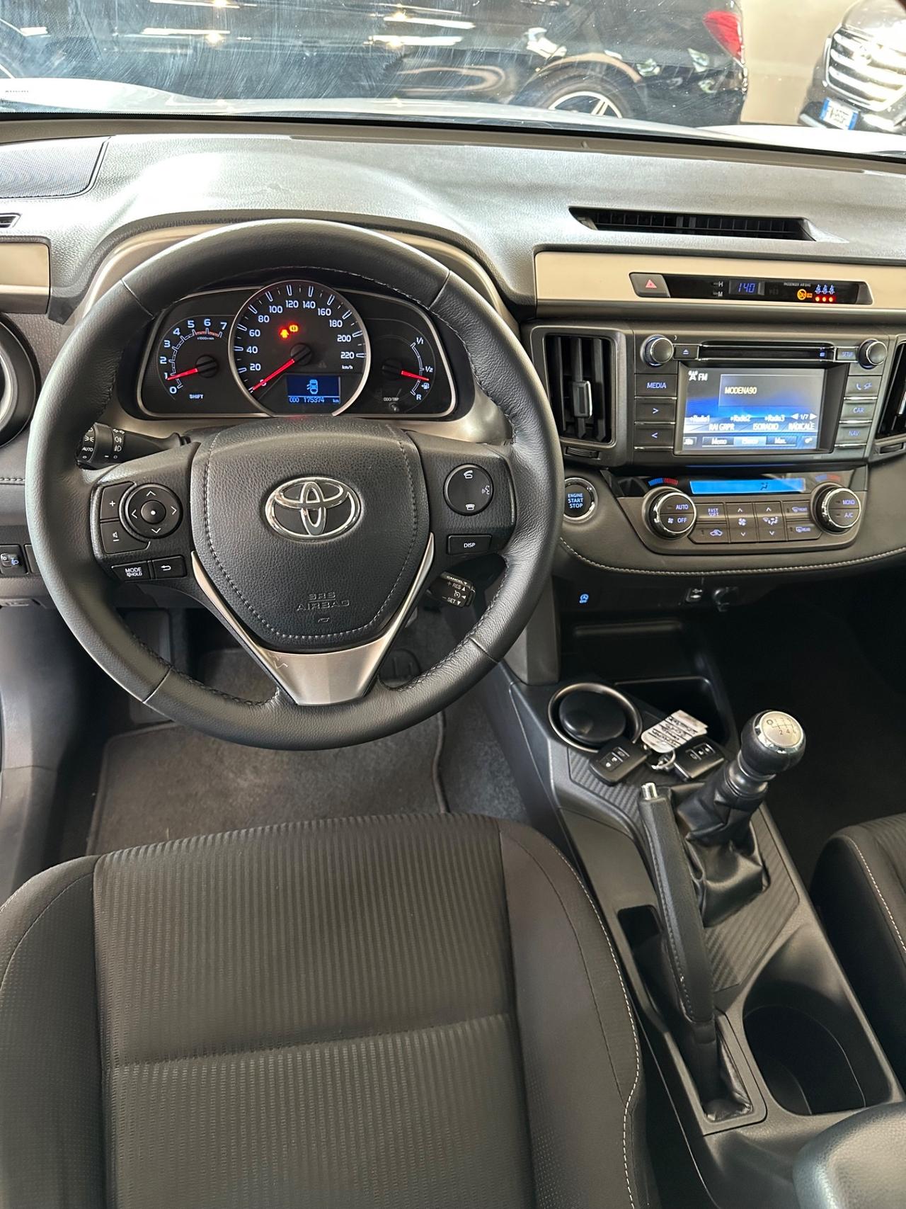 Toyota RAV 4 RAV4 2.0 D-4D 2WD Style White Ed.