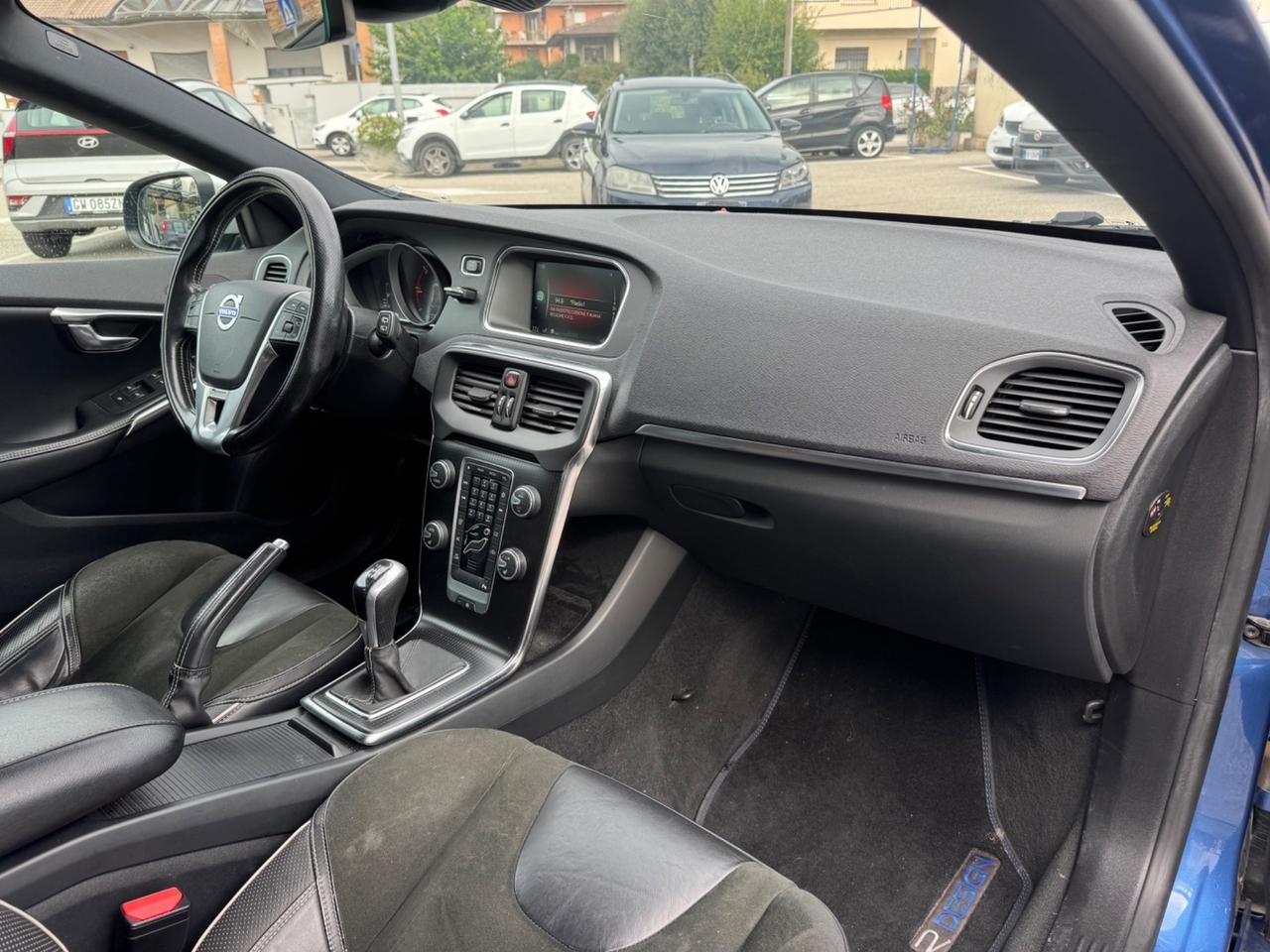 Volvo V40 D2 R-design Momentum