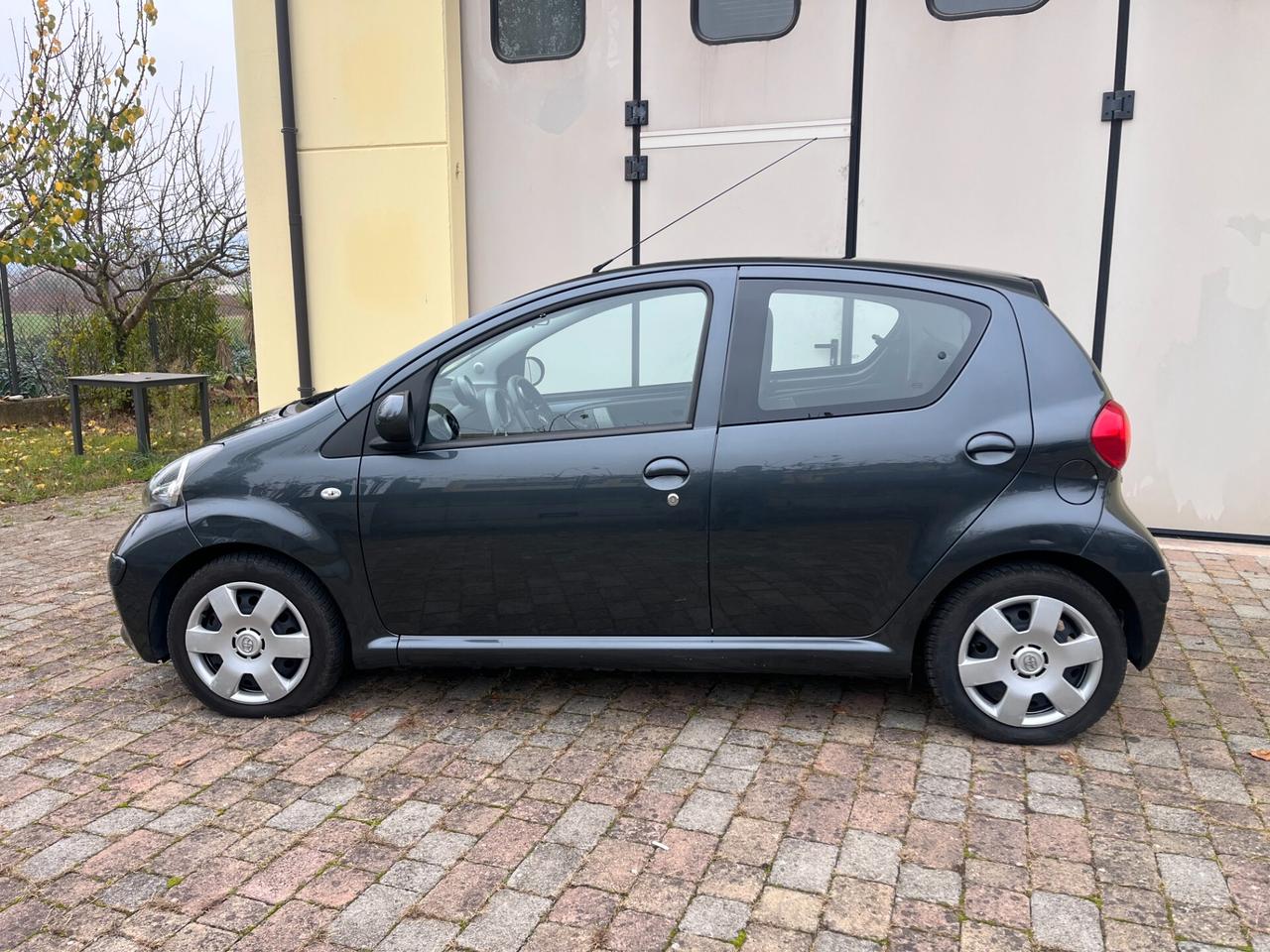 Toyota Aygo 1.0 12V VVT-i 5 porte Sol