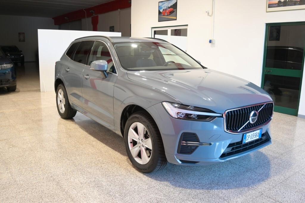 VOLVO XC60 2.0D 197CV B4 (D) AUTOMATIC CORE ( FARI LED - COCKPIT - CRUISE - NAVI - PDC - TELECAMERA POST. - CERCHI 18 )
