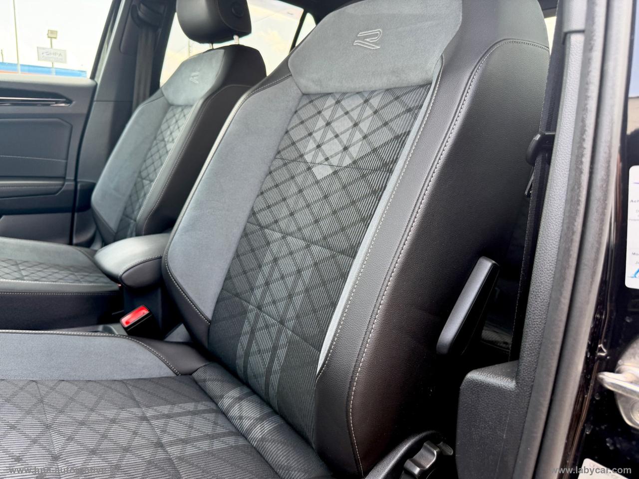VOLKSWAGEN T-Roc 2.0TDI R-LINE Full Led Navi Pelle Iq-Light Matrix