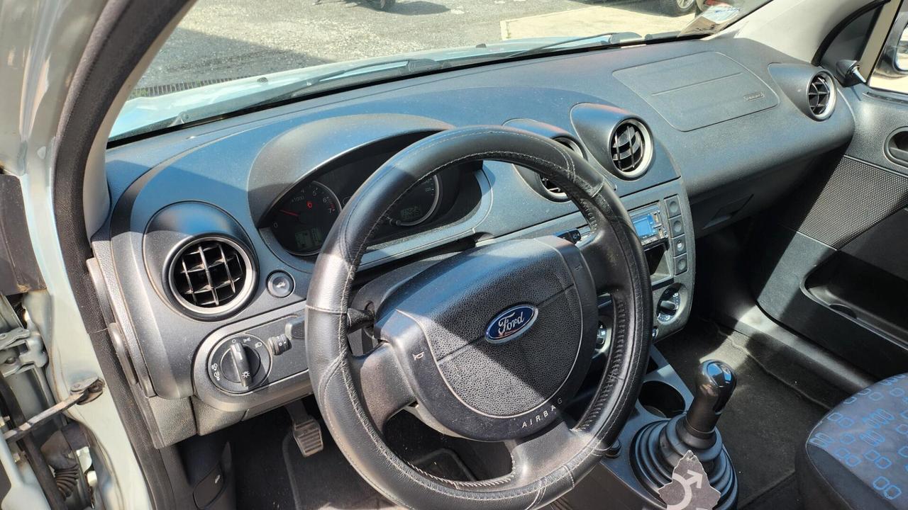 Ford Fiesta 1.2 16V 5p. Ambiente