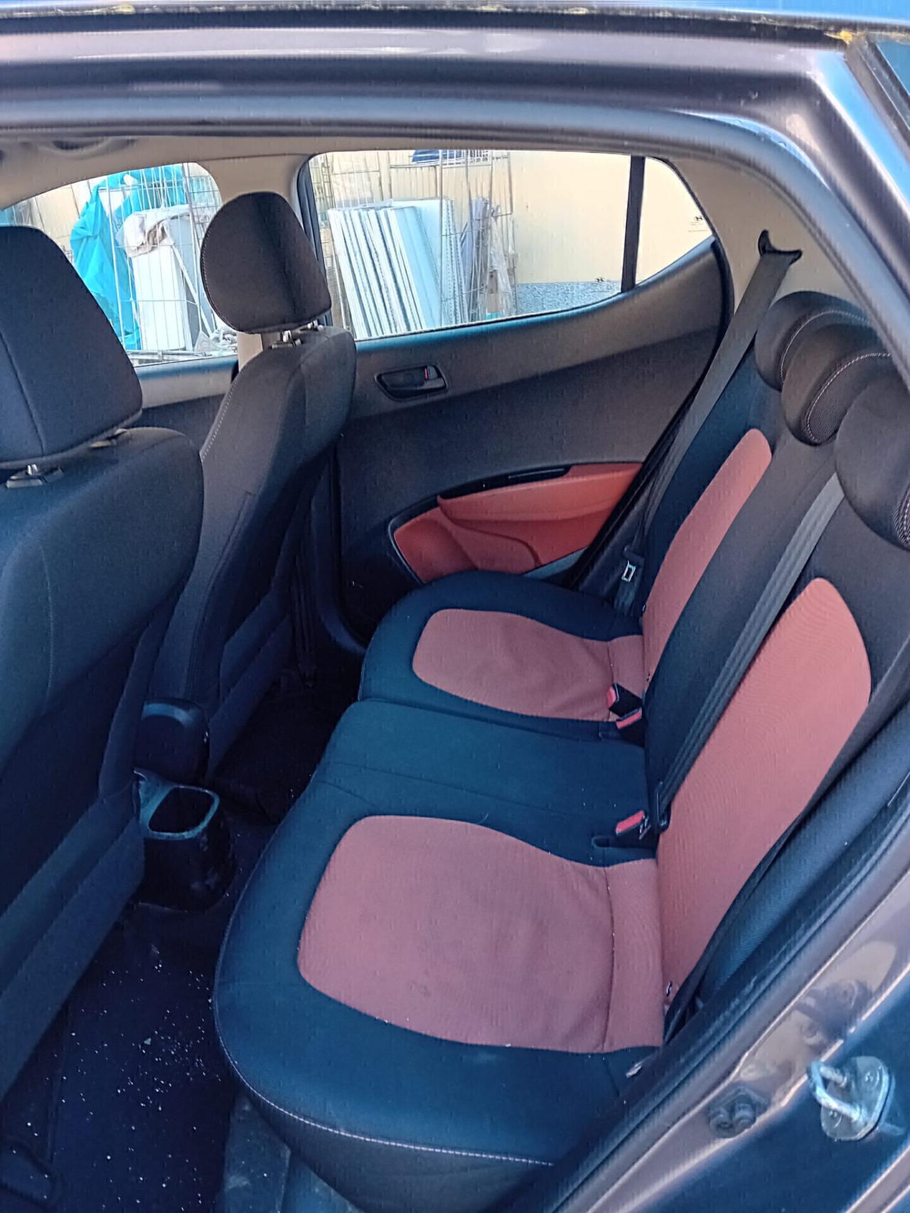 Hyundai i10 - APERTI AD AGOSTO