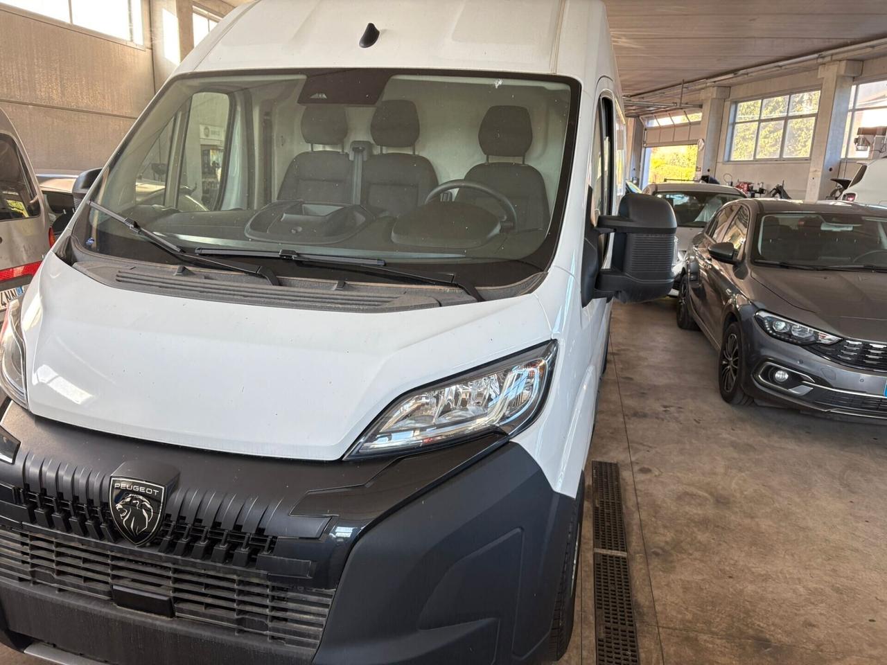 Peugeot Boxer furgone L2H2 2.2 BlueHdi 140cv con telecamera posteriore e blocco porte carico in sicurezza