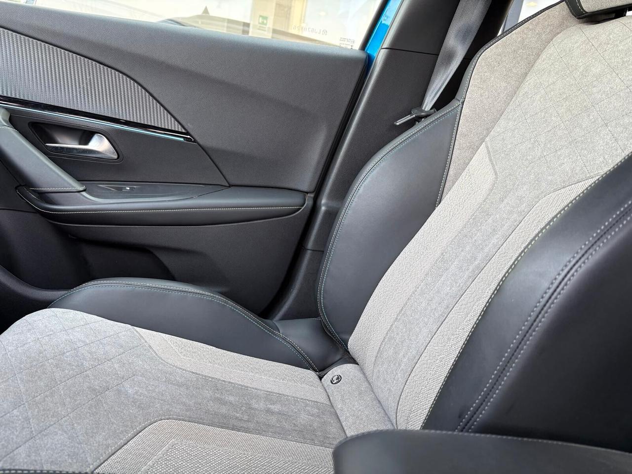 Peugeot 2008 GT motore elettrico 136 CV SPOTICAR