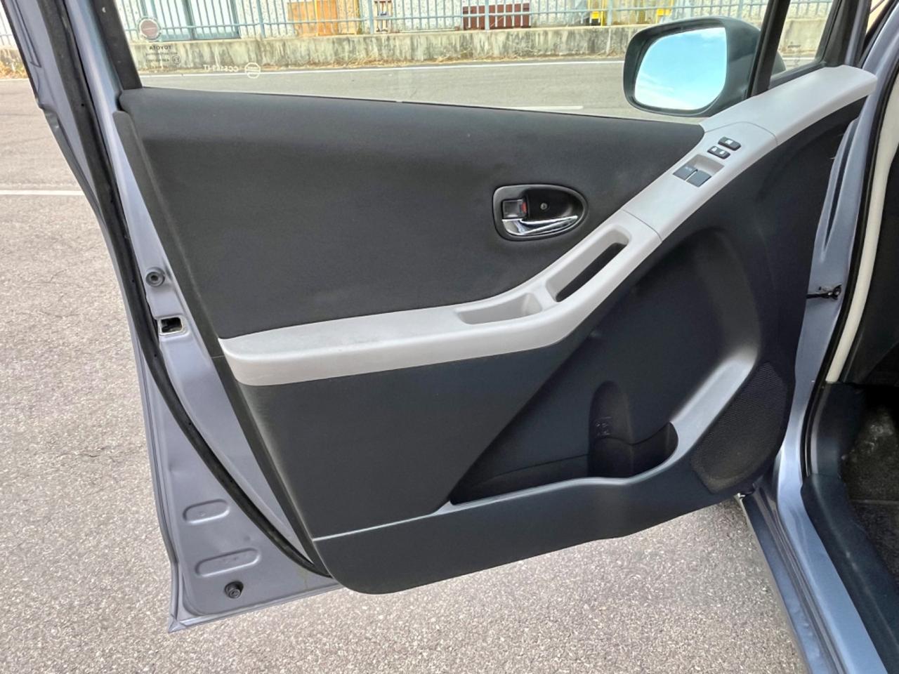Toyota Yaris 1.3benz 2011 58.000km perfetta per neopatentati