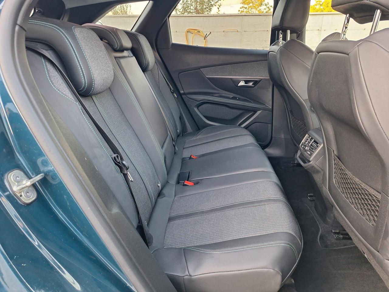 Peugeot 3008 BlueHDi 130 EAT8 Allure Pack Nav+Retrocam GARANZIA 2 ANNI