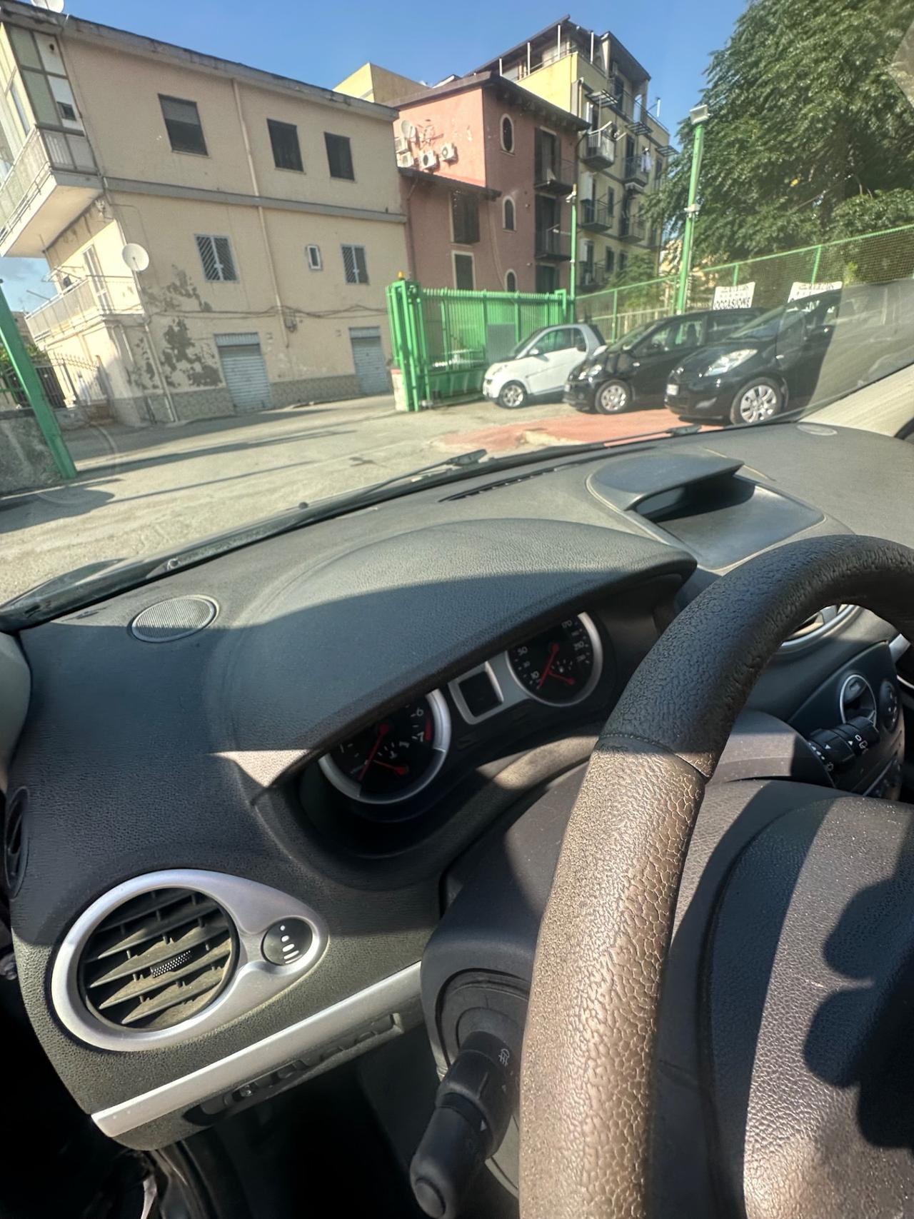 Renault Clio 1.2 16V 3 porte Luxe