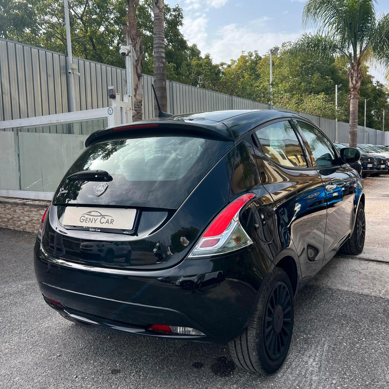 Lancia Ypsilon 1.2 69 CV 5 porte GPL Silver Plus