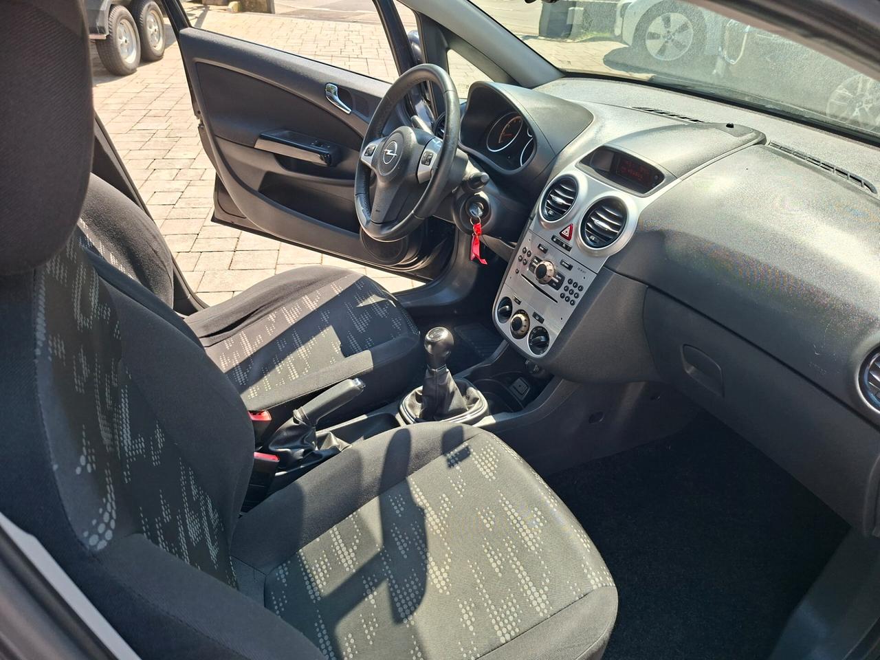 Opel Corsa 1.2 5 porte Club NEOPATENTATI