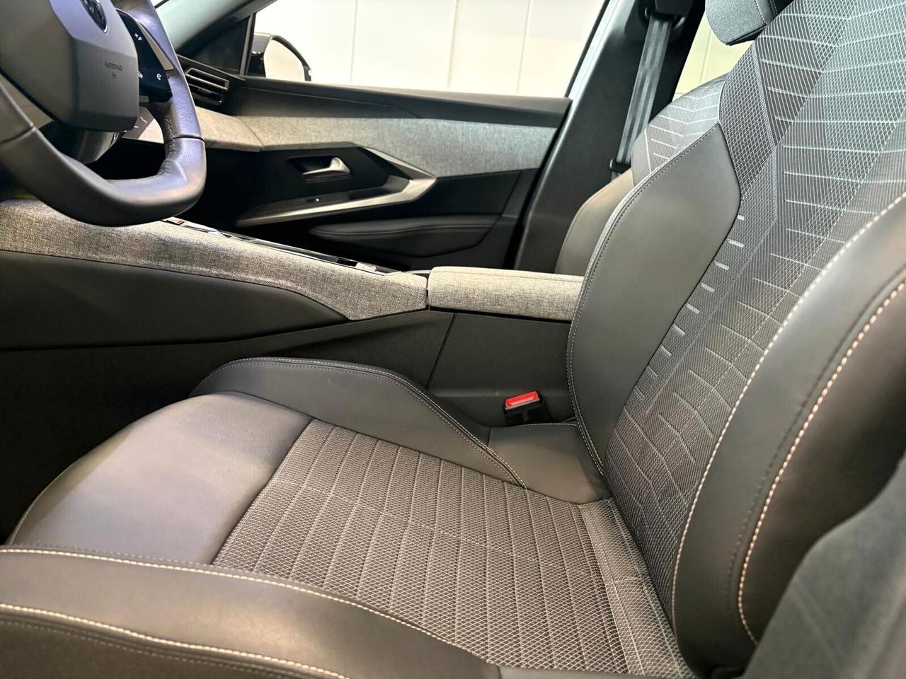Peugeot 3008 ALLURE motore elettrico (73kWh) 210 CV SPOTICAR