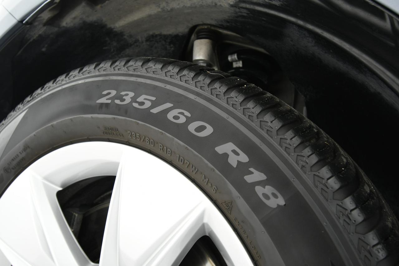 VOLVO XC60 2.0 b4 Momentum awd auto CAMERA+APP CONNECT+FULL LED