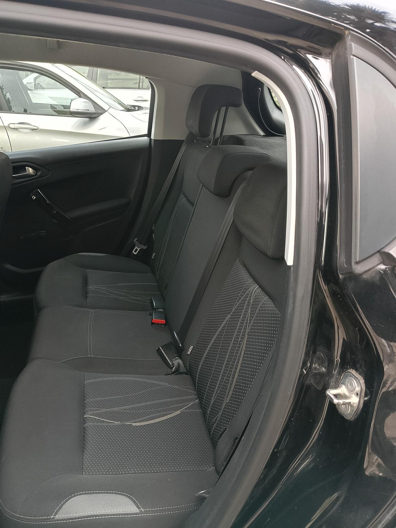 Peugeot 208 1.2 VTi 82 CV 5 porte Allure