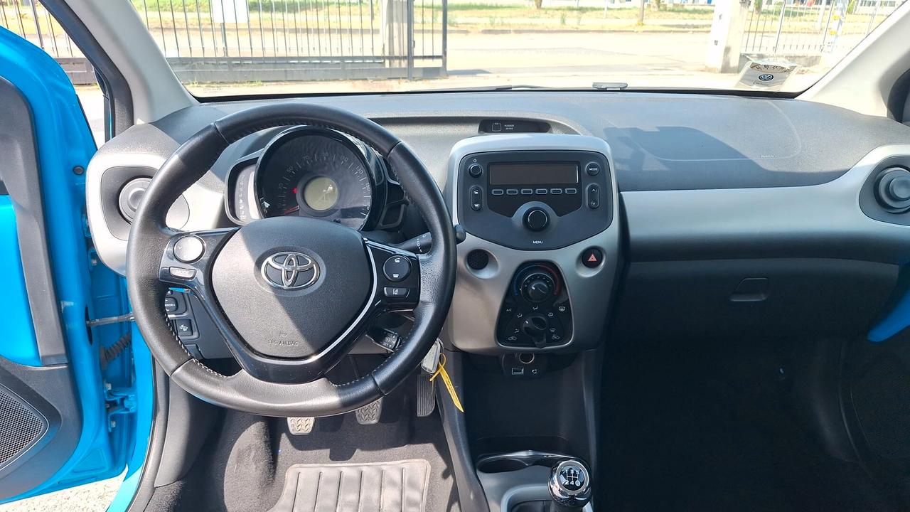 Toyota Aygo 1.0 VVT-i 69 CV 5 porte x-cool TSS