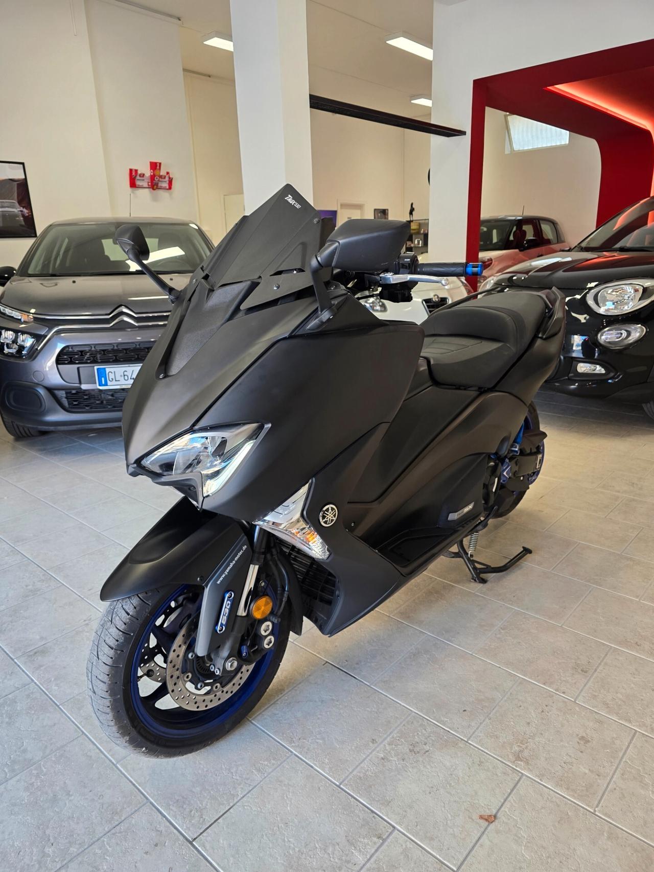 Yamaha TMAX SX