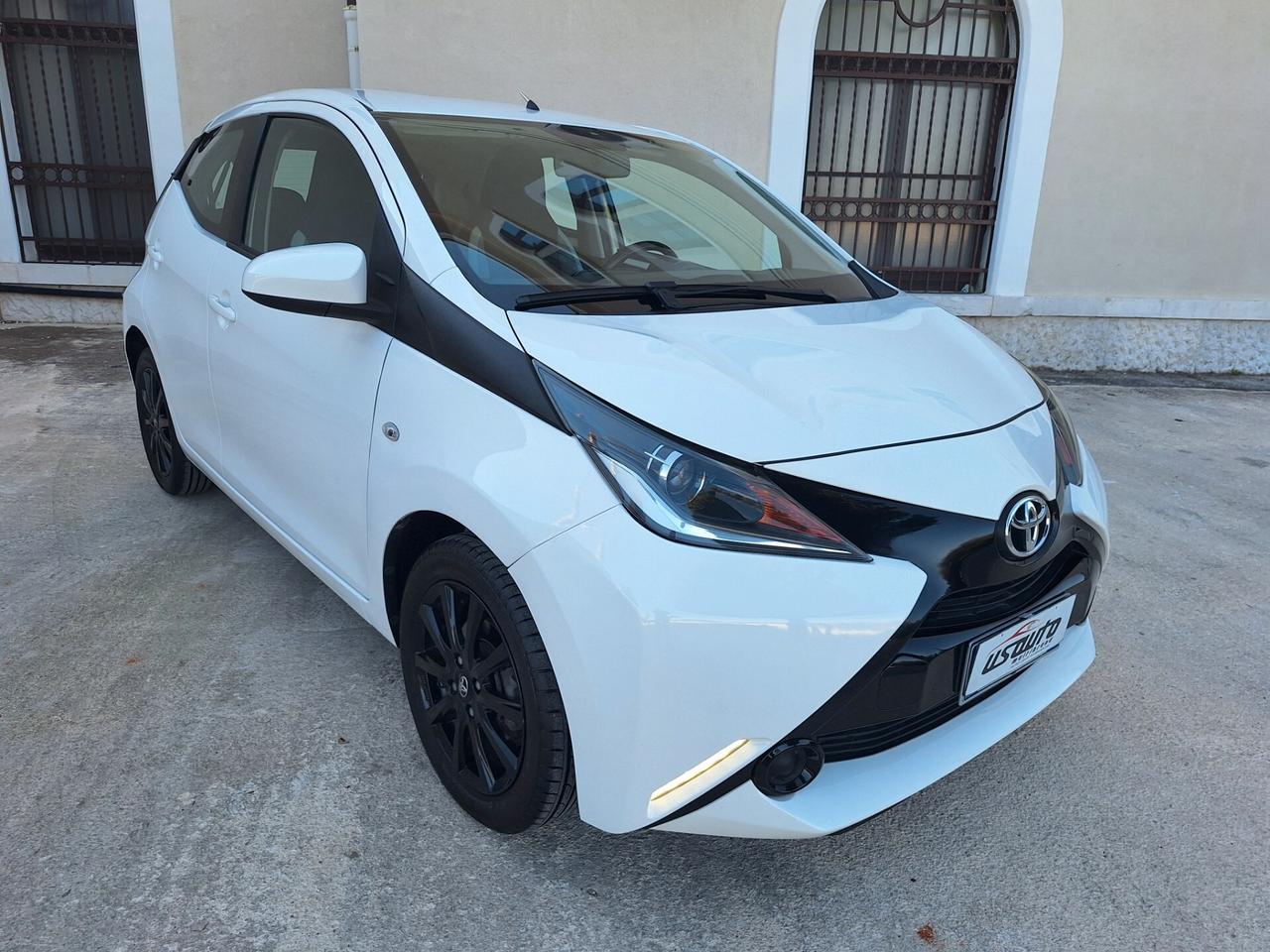 Toyota Aygo 1.0 69 CV 5 porte x-play RETROCAMERA FULL