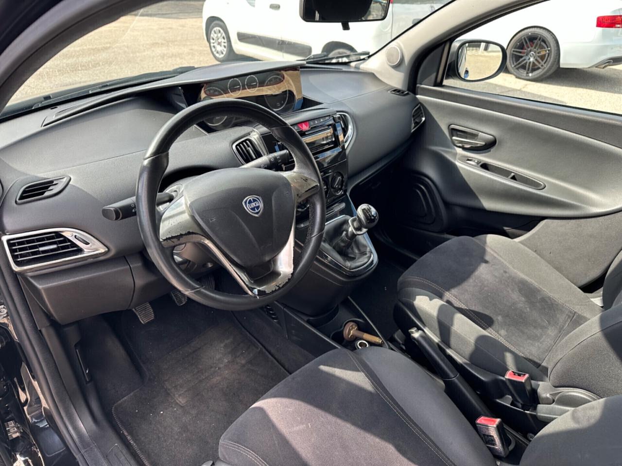 Lancia Ypsilon 1.2 69 CV 5 porte GPL Ecochic Silver