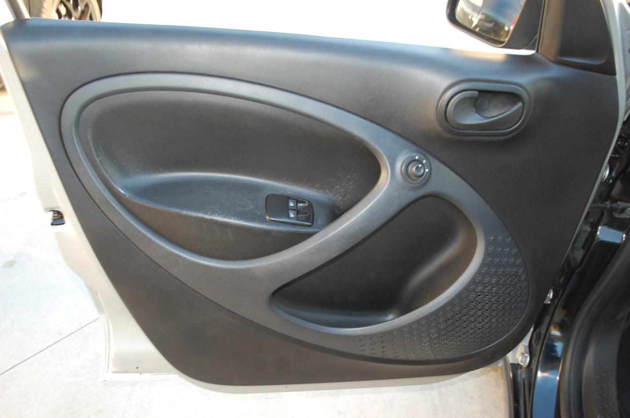 Smart ForFour 1.0 Urban 71CV Lega Clima USB