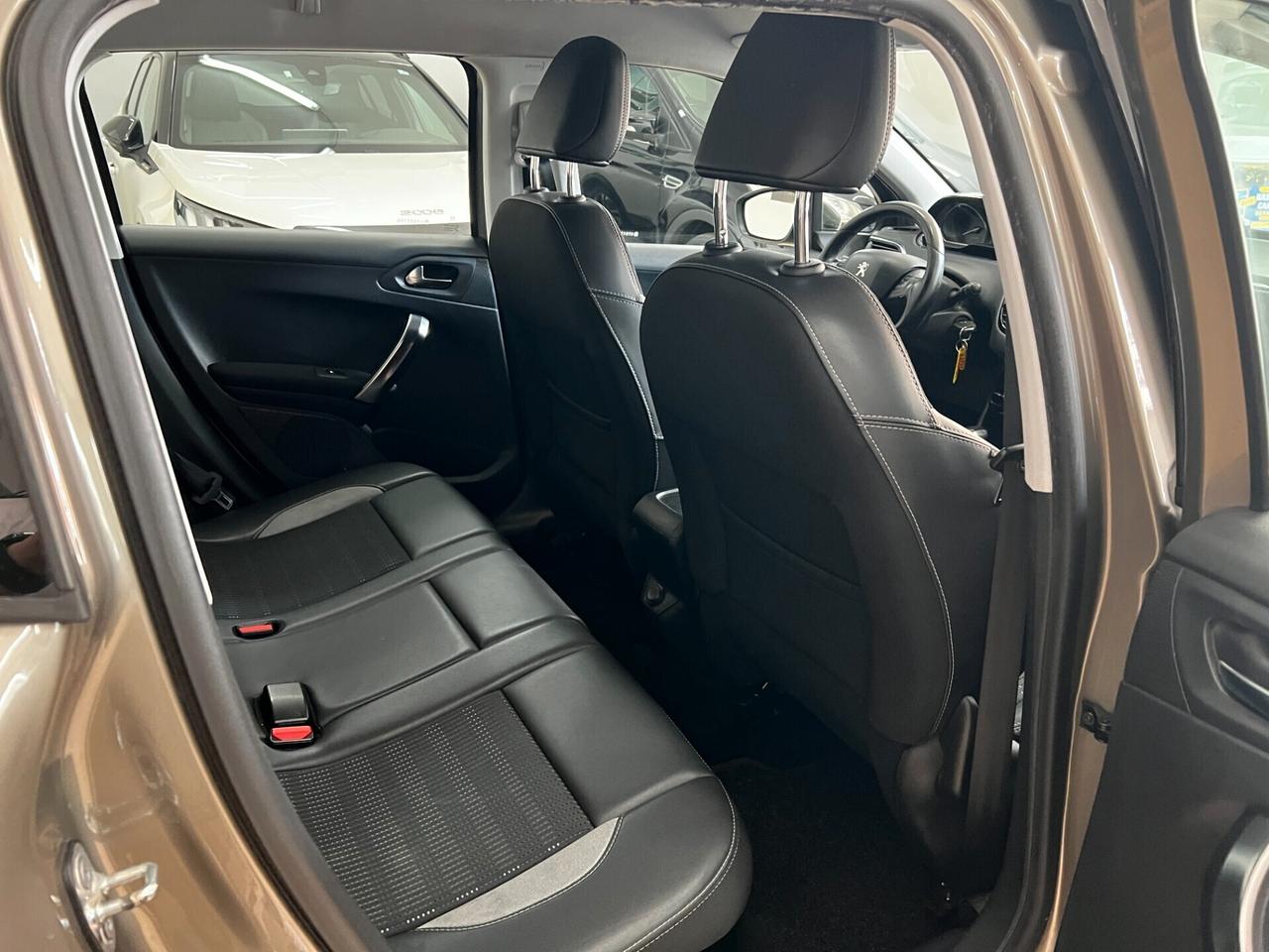 Peugeot 2008 BlueHDi 120 S&S Crossway