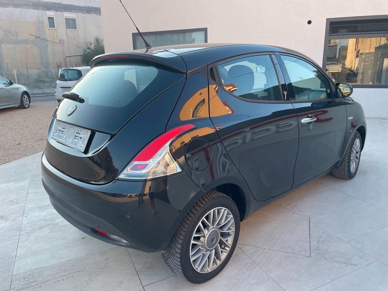 Lancia Ypsilon 1.2 69 CV 5 porte S&S Platinum