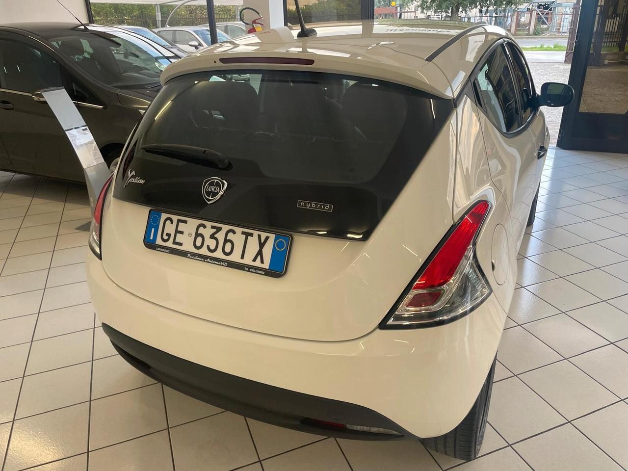 Lancia Ypsilon 1.0 FireFly 5 porte S&S Hybrid Ecochic Silver