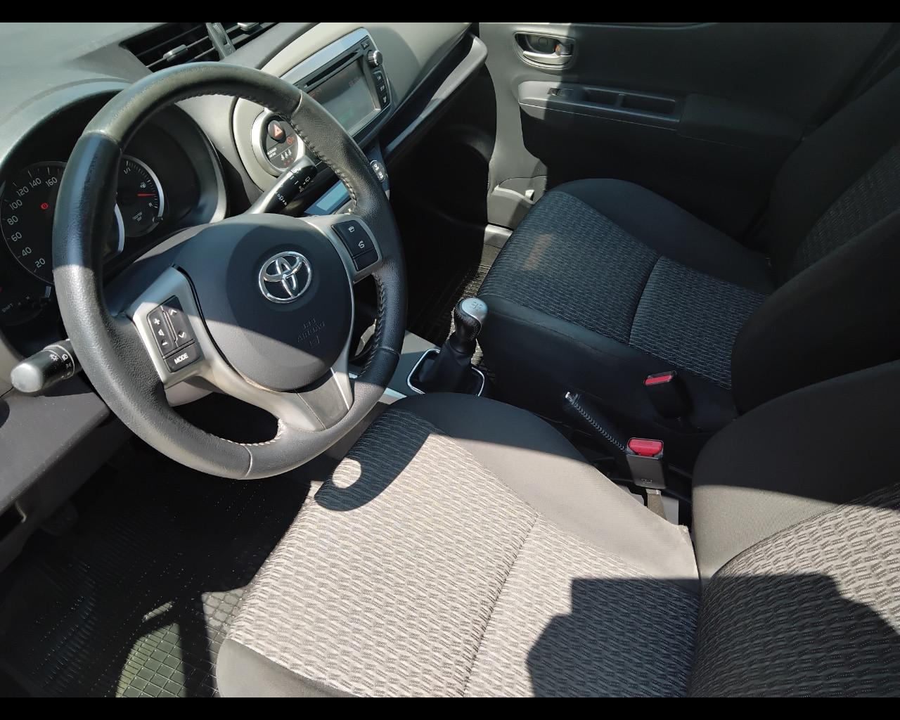 TOYOTA Yaris III 2011 - Yaris 5p 1.0 Active