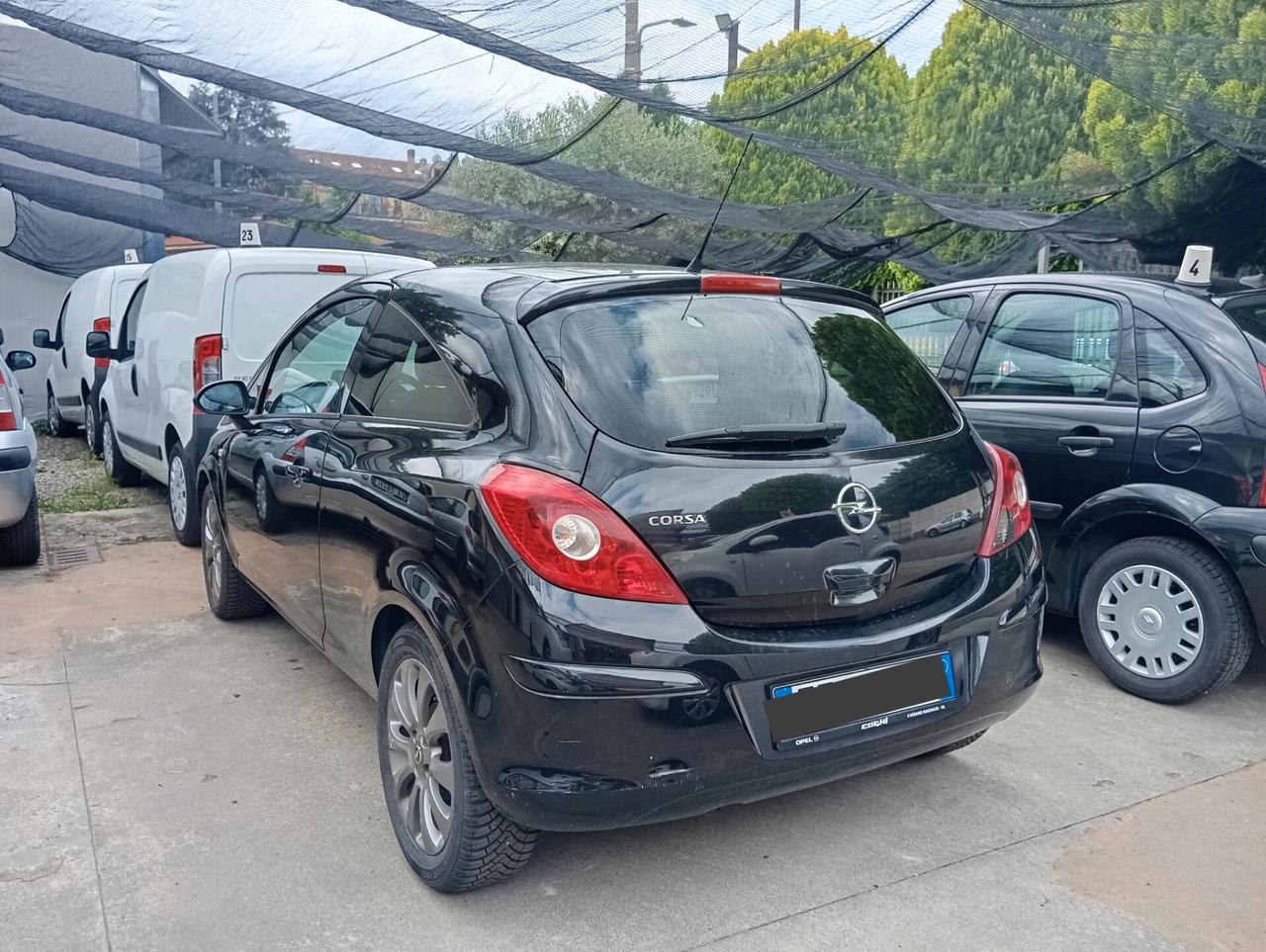Opel Corsa 1.2 3 porte valuto permute