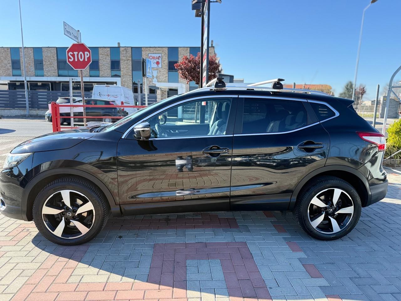 Nissan Qashqai 1.6 dCi 2WD Tekna-TETTO-NAVI.360