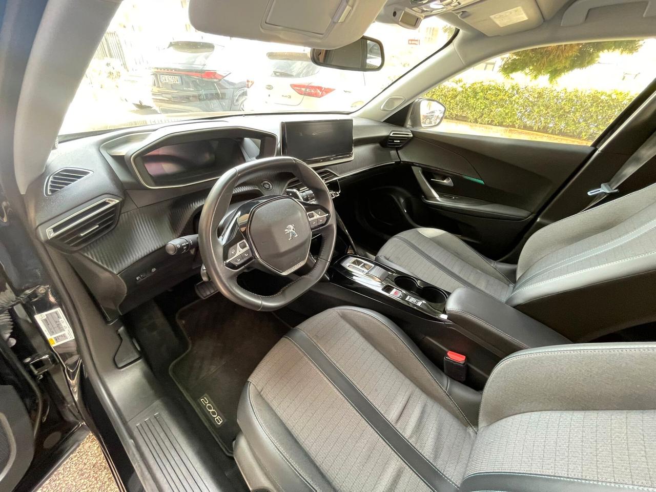 Peugeot 2008 BlueHDi 130 S&S EAT8 Allure