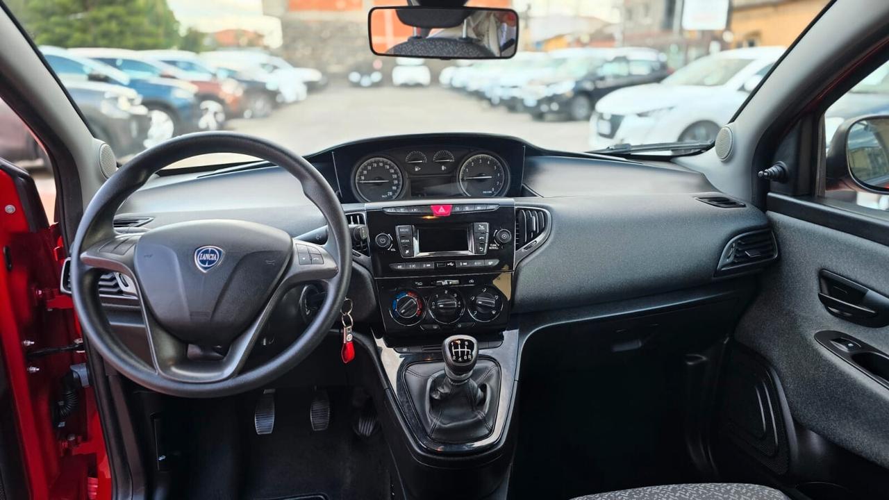 Lancia Ypsilon 1.0 FireFly 5 porte S&S Hybrid Ecochic Silver