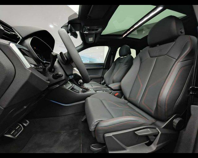 AUDI Q3 35 TDI S tronic Identity Black