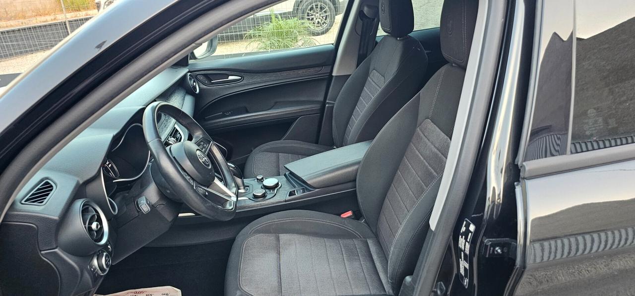 Alfa Romeo Stelvio 2.2 Turbodiesel 160 CV AT8 RWD Sport-Tech