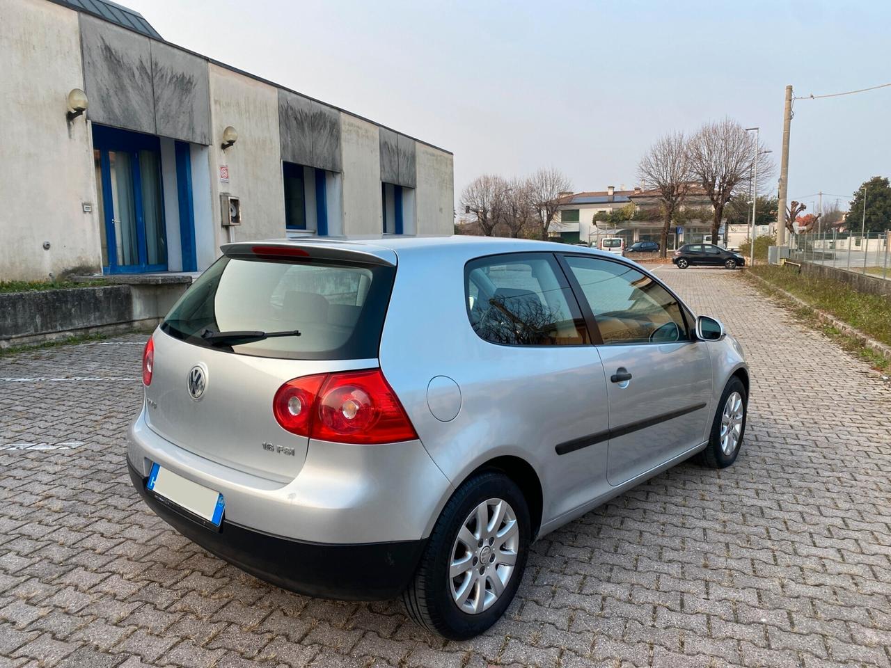 Volkswagen Golf 5 1.6 FSI Sportline 87.000Km