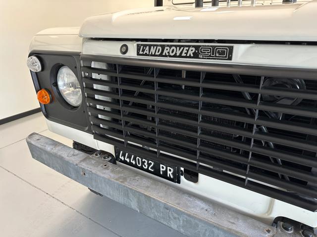 LAND ROVER Defender 90 diesel Soft-top