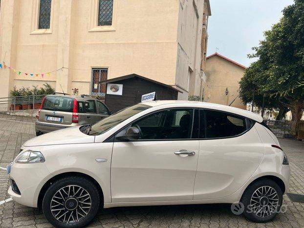 Lancia Ypsilon 1.2 69 CV 5 porte S&S Platinum CV 6